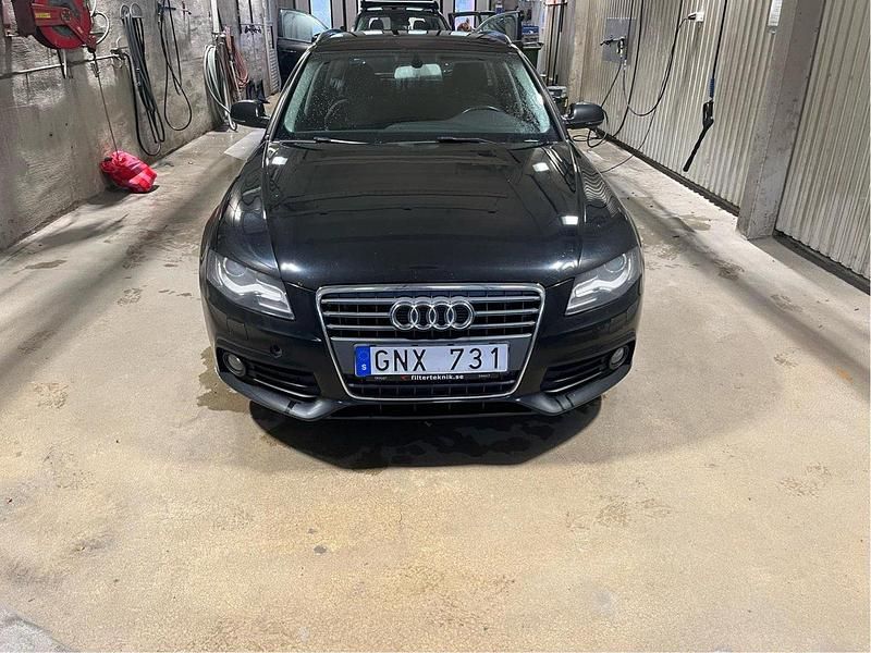 Svart Begagnad 2011 Audi A4 Kombi | 75 000 kr (Marknadspris) - Bild 1/4