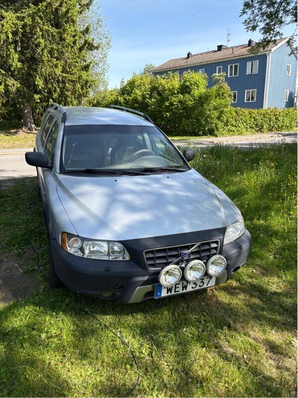 Grå Begagnad 2005 Volvo XC70 SUV | 12 000 kr (Superpris) - Bild 1/4