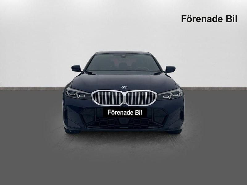Begagnad BMW 330 M Sport 292 HK (214 kW) 2024 Tanzanite blå metallic Sedan