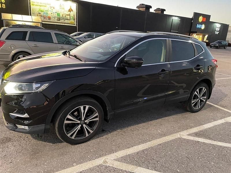 Svart Begagnad 2018 Nissan Qashqai SUV | 165 000 kr (Marknadspris) - Bild 1/4