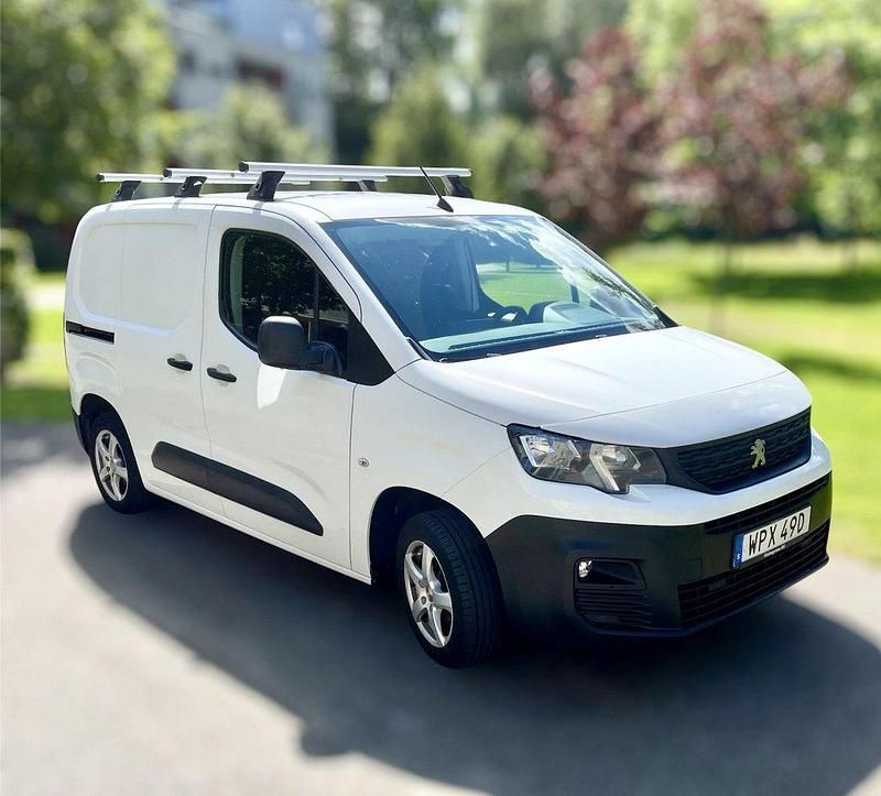 Vit Begagnad 2019 Peugeot Partner Minibuss | 73 000 kr (Superpris) - Bild 1/3
