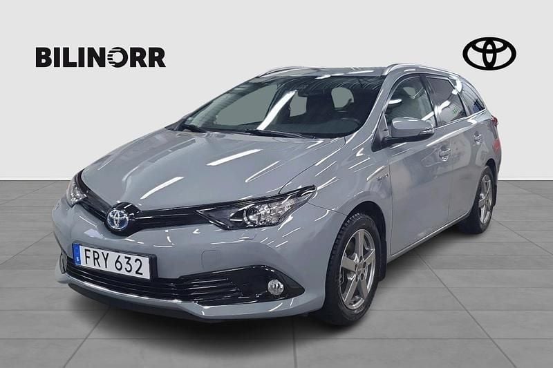 Grå Begagnad 2018 Toyota Auris Touring Sports Touch Kombi | 209 900 kr (Marknadspris) - Bild 1/4