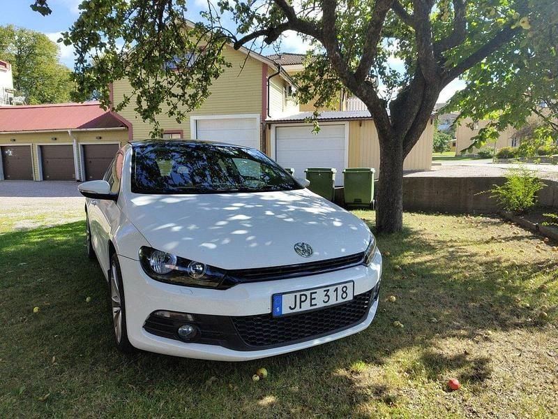 Vit Begagnad 2009 VW Scirocco Sportkupé | 35 000 kr (Superpris) - Bild 1/4