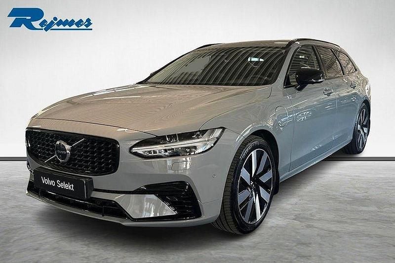 Grå (vapour grey metallic) Begagnad 2024 Volvo V90 Plus Kombi | 489 900 kr (Marknadspris) - Bild 1/4