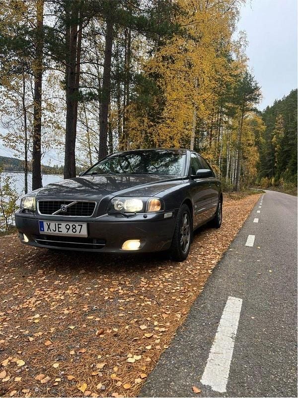 Grå Begagnad 2006 Volvo S80 Sedan | 42 000 kr (Marknadspris) - Bild 1/4