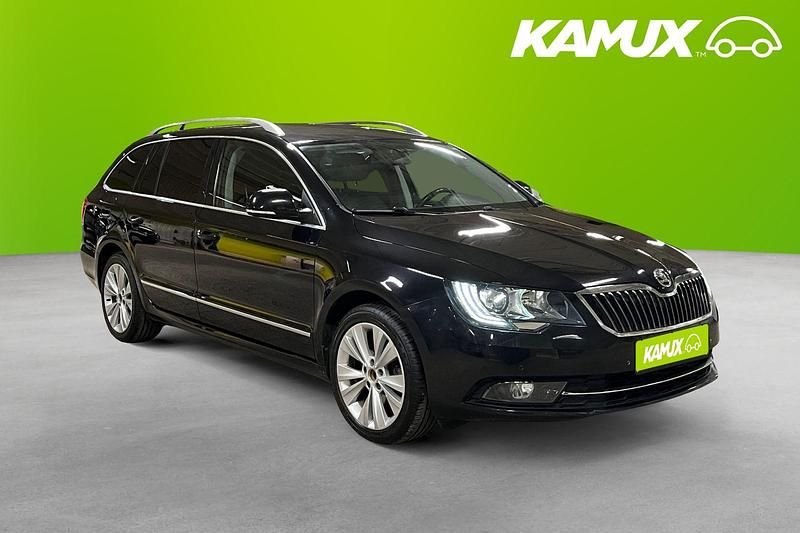 Svart Begagnad 2015 Skoda Superb Elegance Kombi | 129 800 kr (Marknadspris) - Bild 1/3