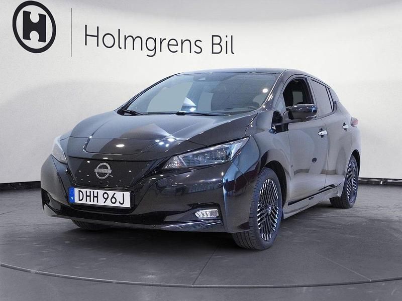 Svart Begagnad 2022 Nissan Leaf N-Connecta Halvkombi | 179 900 kr (Marknadspris) - Bild 1/4