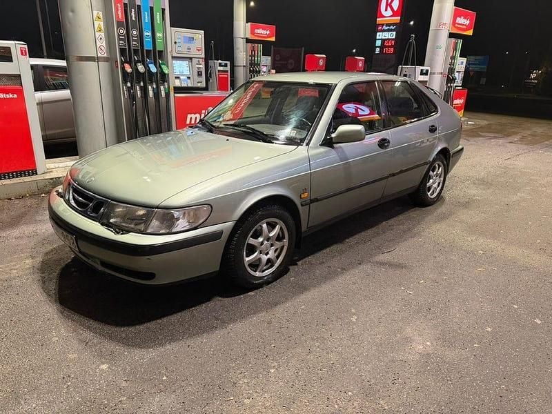 Begagnad 2000 Saab 9-3 Halvkombi | 33 900 kr (Marknadspris) - Bild 1/4