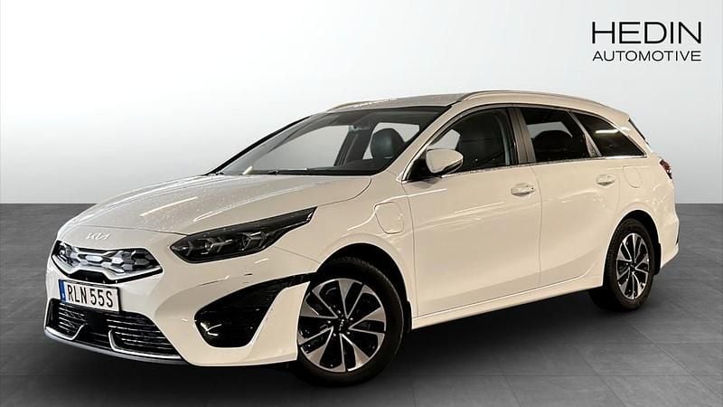 Vit (white) Begagnad 2022 Kia Ceed Sportswagon Advance Kombi | 239 900 kr (Marknadspris) - Bild 1/4
