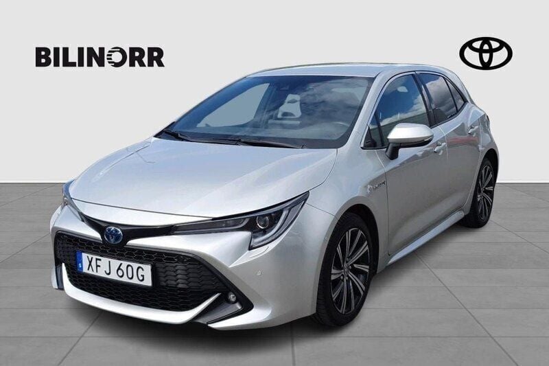 Silver Begagnad 2021 Toyota Corolla Style Halvkombi | 249 900 kr (Marknadspris) - Bild 1/4