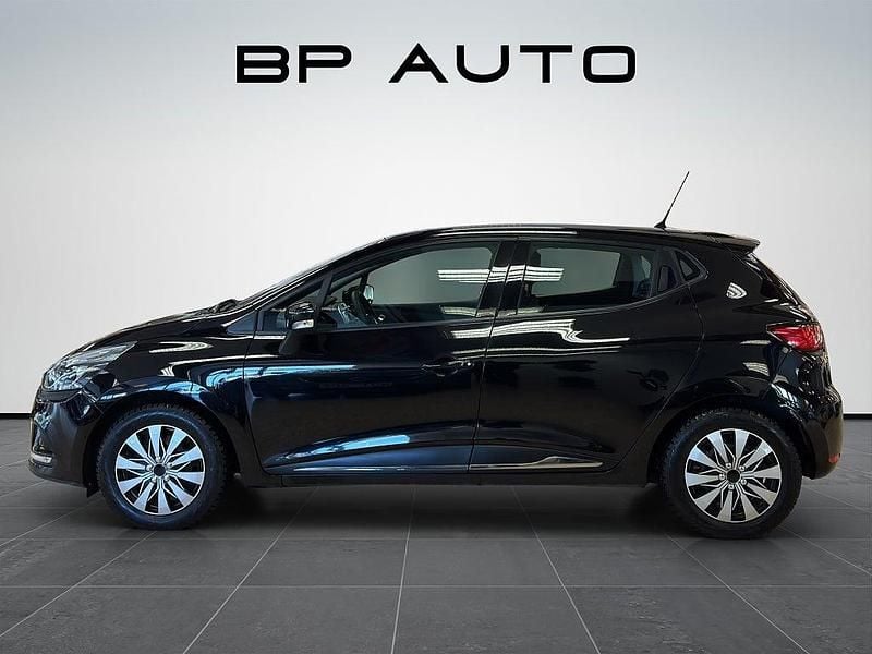 Begagnad Renault Clio IV Zen 90 HK (66 kW) 2018 Svart Halvkombi
