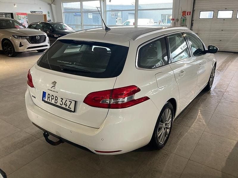 Begagnad Peugeot 308 SW 131 HK (96 kW) 2019 Vit Kombi