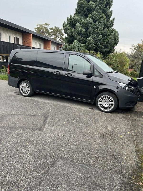 Svart Begagnad 2018 Mercedes Vito Minibuss | 138 000 kr - Bild 1/4