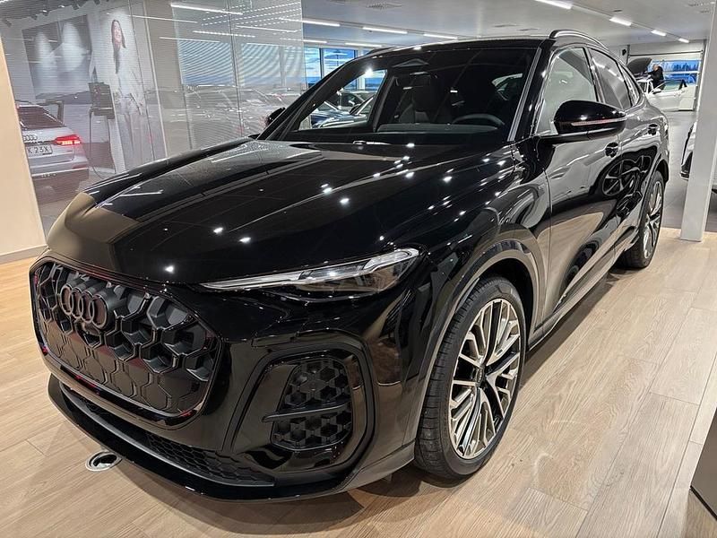 Svart Ny 2025 Audi Q5 Sportback SUV | 865 000 kr (Dyr) - Bild 1/4
