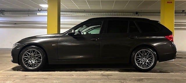 Brunmetalic Begagnad 2017 BMW 320 Kombi | 179 000 kr (Superpris) - Bild 1/4