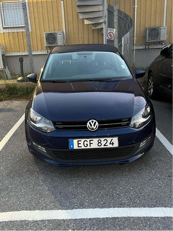 Blå Begagnad 2014 VW Polo Halvkombi | 77 000 kr (Marknadspris) - Bild 1/4