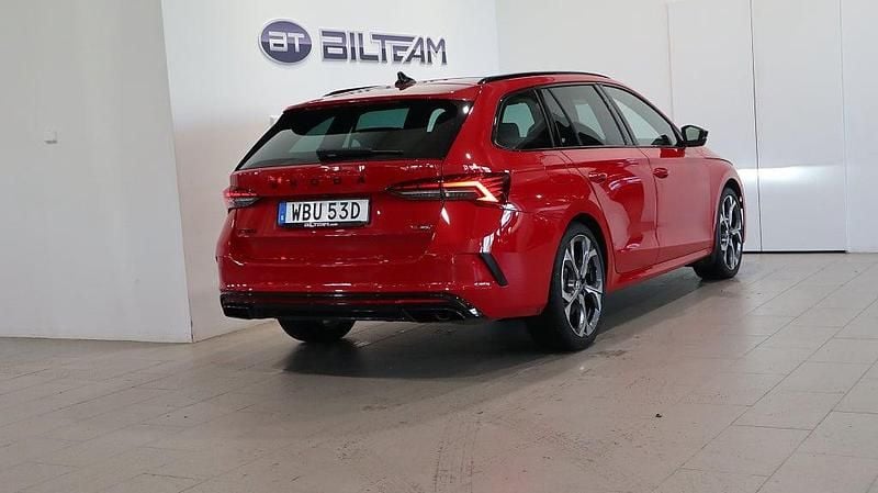 Begagnad Skoda Octavia RS 265 HK (194 kW) 2024 Röd (velvet red metallic) Kombi
