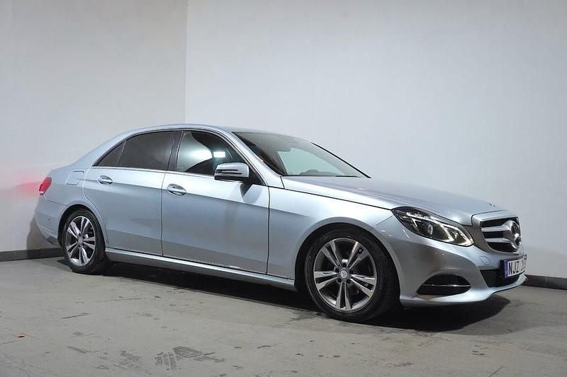 Begagnad Mercedes E220 Avantgarde 170 HK (125 kW) 2013 Silver Sedan