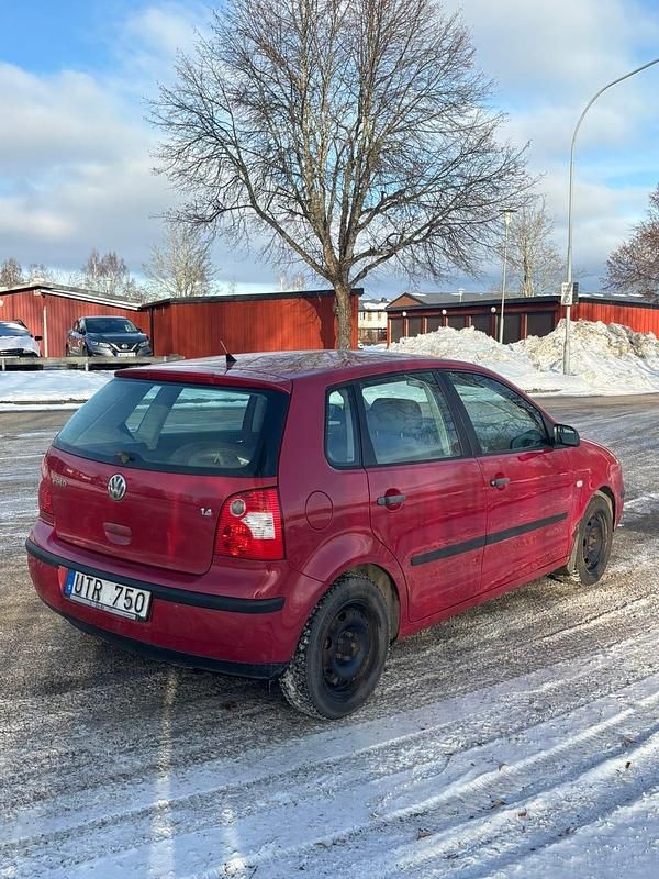 Begagnad VW Polo 75 HK (55 kW) 2004 Halvkombi