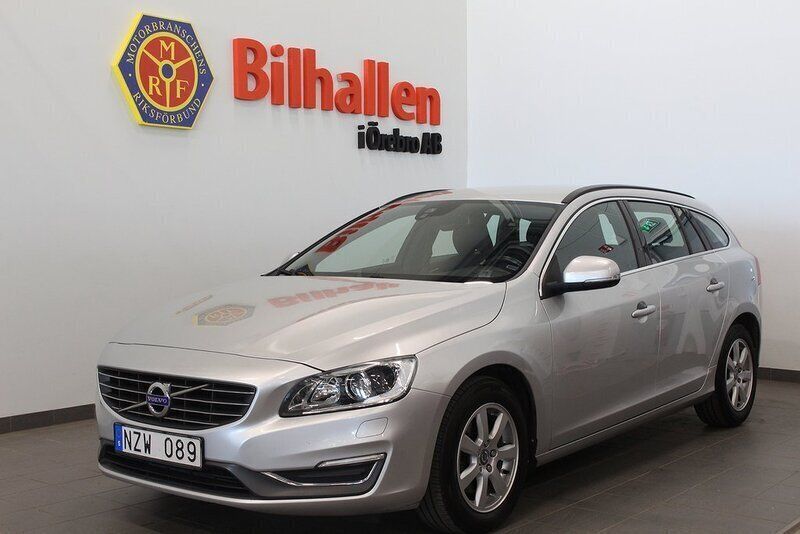 Silver Begagnad 2013 Volvo V60 Momentum Kombi | 104 900 kr (Marknadspris) - Bild 1/4