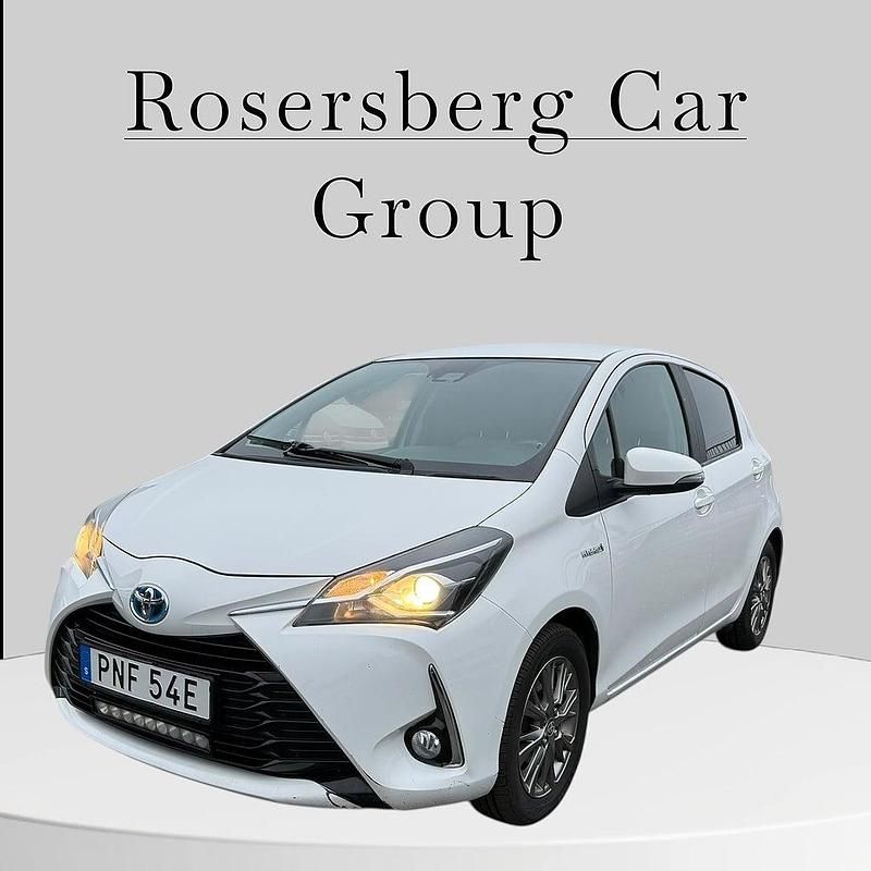 Vit Begagnad 2019 Toyota Yaris Hybrid Halvkombi | 104 900 kr (Marknadspris) - Bild 1/4