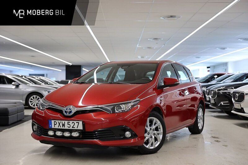 Mörkröd Begagnad 2016 Toyota Auris Hybrid Active Kombi | 149 900 kr (Marknadspris) - Bild 1/3