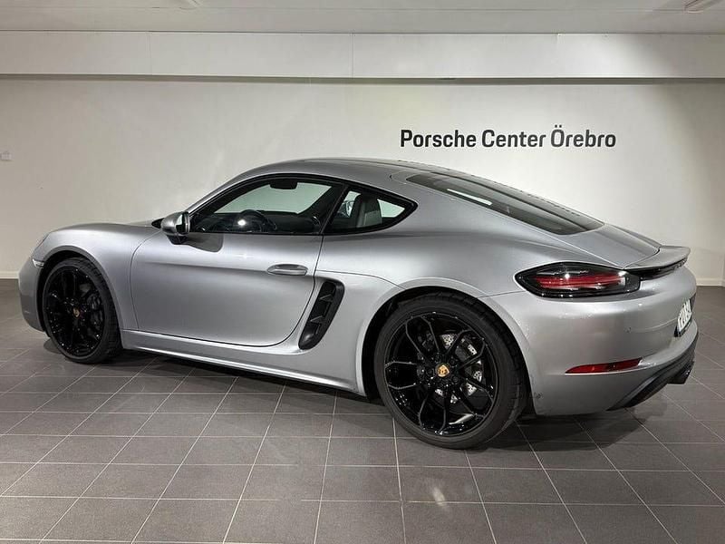 Begagnad Porsche 718 Cayman Edition 301 HK (221 kW) 2023 Silver (gt silver metallic) Sportkupé