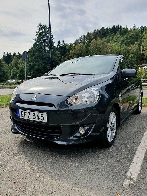 Grå Begagnad 2014 Mitsubishi Space Star Halvkombi | 84 000 kr (Dyr) - Bild 1/4