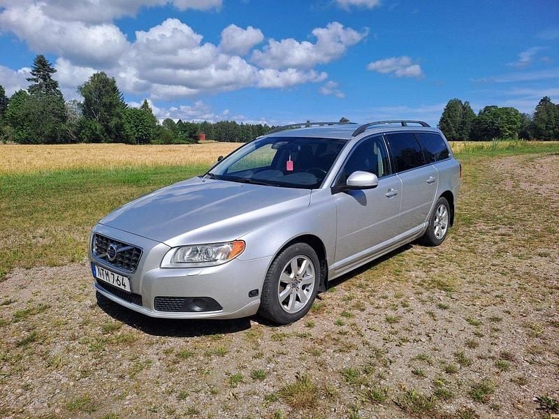 Grå Begagnad 2012 Volvo V70 Kombi | 49 000 kr (Superpris) - Bild 1/4