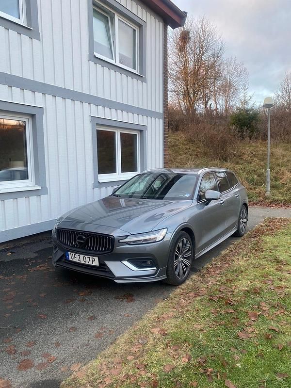 Begagnad 2020 Volvo V60 Kombi | 249 000 kr (Marknadspris) - Bild 1/1