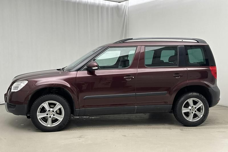 Begagnad Skoda Yeti Experience 105 HK (77 kW) 2010 Mörkröd SUV