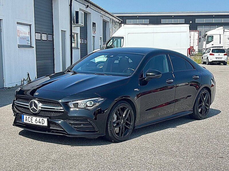 Svart Begagnad 2022 Mercedes CLA35 AMG AMG Sportkupé | 449 900 kr - Bild 1/4