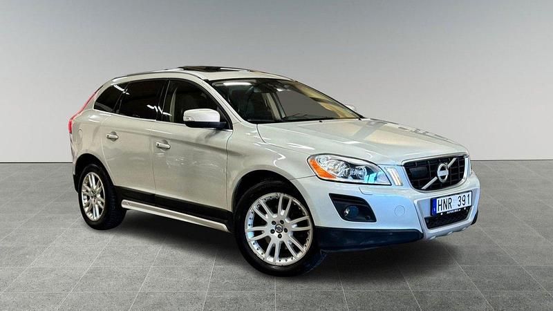 Ljusgrå Begagnad 2009 Volvo XC60 Summum SUV | 104 900 kr (Marknadspris) - Bild 1/4