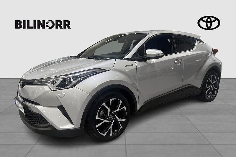 Silver Begagnad 2018 Toyota C-HR Edition SUV | 239 400 kr (Marknadspris) - Bild 1/3