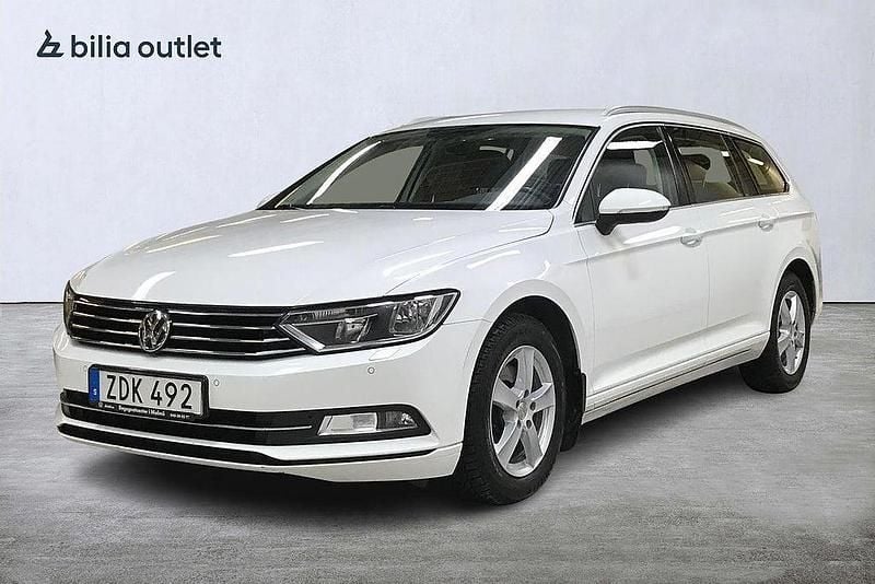Vit Begagnad 2018 VW Passat Kombi | 159 900 kr (Superpris) - Bild 1/3
