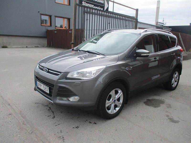 Grå Begagnad 2013 Ford Kuga Titanium SUV | 129 900 kr (Marknadspris) - Bild 1/4