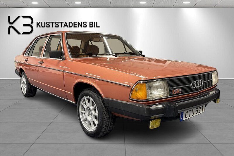 Ljusbrun Begagnad 1977 Audi 100 Sedan | 99 000 kr - Bild 1/4