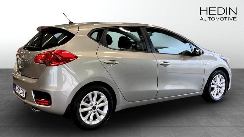 Begagnad Kia Ceed 99 HK (72 kW) 2017 Svart Halvkombi