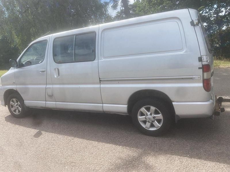 Silver Begagnad 2007 Toyota HiAce Minibuss | 38 000 kr - Bild 1/4