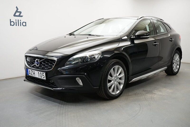 Svart Begagnad 2013 Volvo V40 CC Summum Kombi | 139 900 kr (Marknadspris) - Bild 1/4