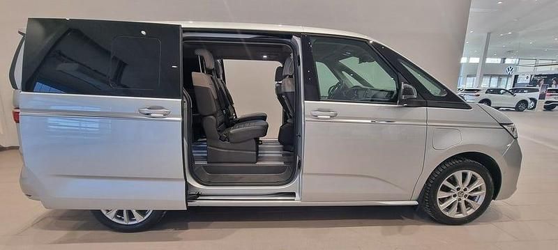 Begagnad VW Multivan Style 150 HK (110 kW) 2023 Silver Van