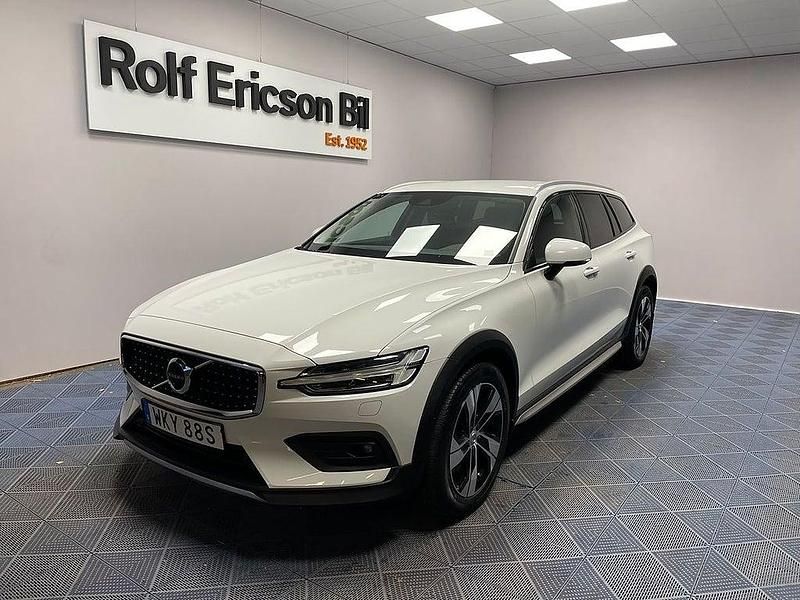 Vit Begagnad 2020 Volvo V60 CC Kombi | 229 500 kr (Marknadspris) - Bild 1/4