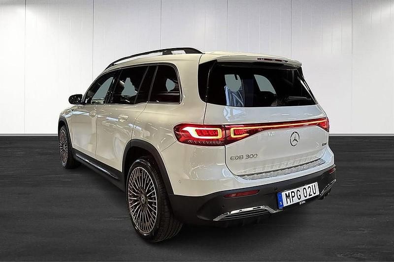 Begagnad Mercedes EQB300 AMG 169 kW (231 HK) 2022 Vit SUV