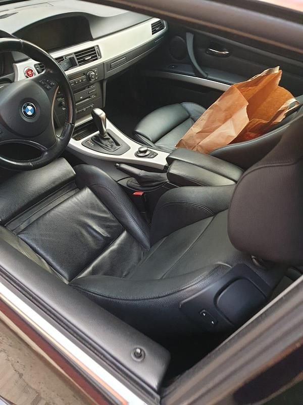 Begagnad 2007 BMW 330 Sportkupé | 85 000 kr (Marknadspris) - Bild 1/4