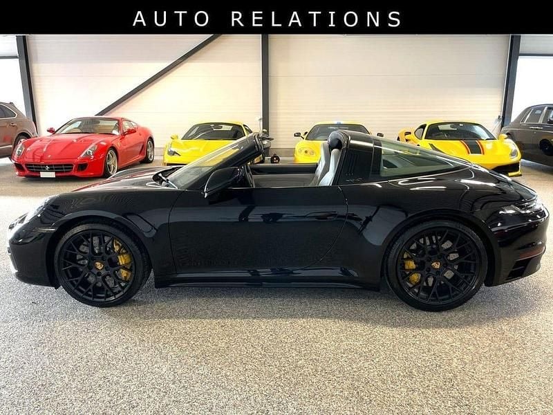Begagnad Porsche 911 Targa 4 480 HK (353 kW) 2022 Svart jet black metallic Cab