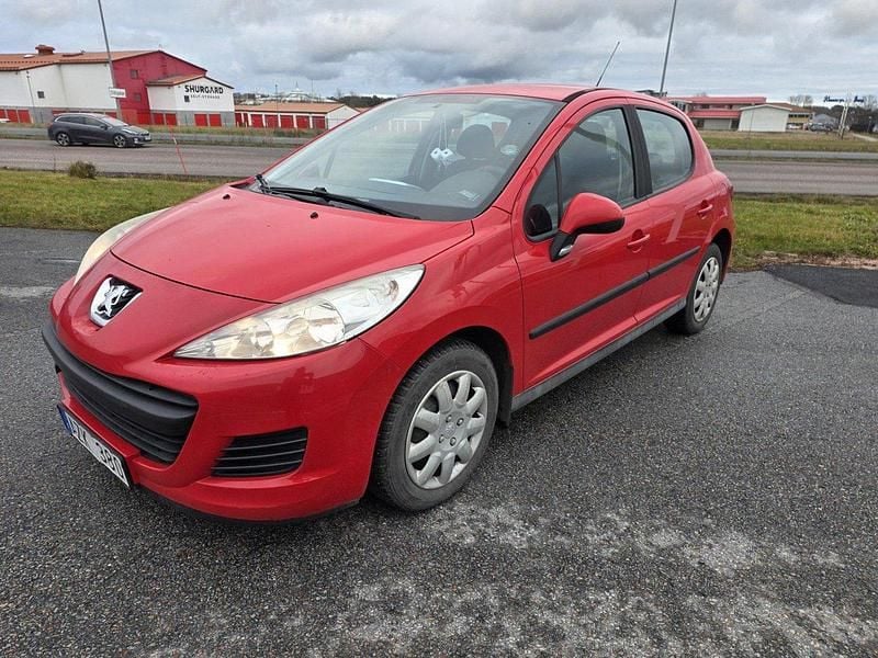Röd Begagnad 2010 Peugeot 207 Halvkombi | 29 900 kr (Marknadspris) - Bild 1/4