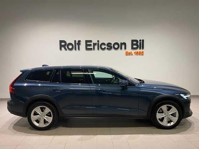 Begagnad Volvo V60 CC 250 HK (183 kW) 2024 Kombi