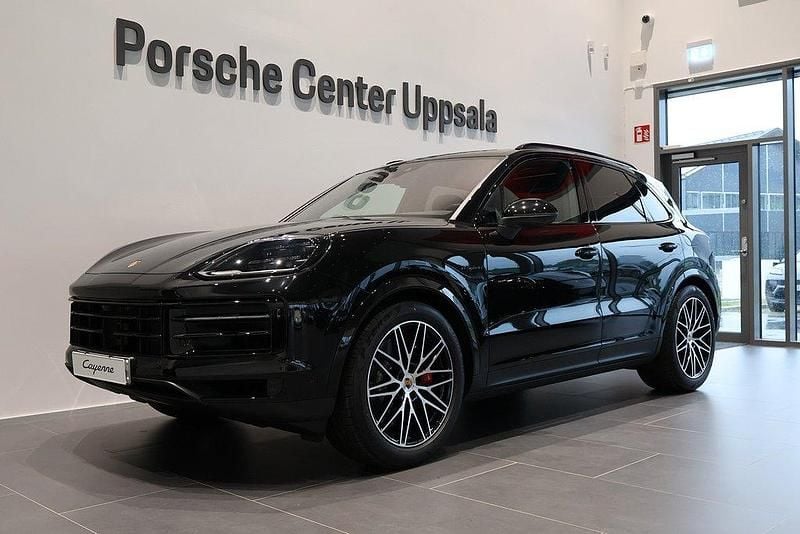 Svart Ny 2025 Porsche Cayenne S E-Hybrid SUV | 1 321 000 kr - Bild 1/4