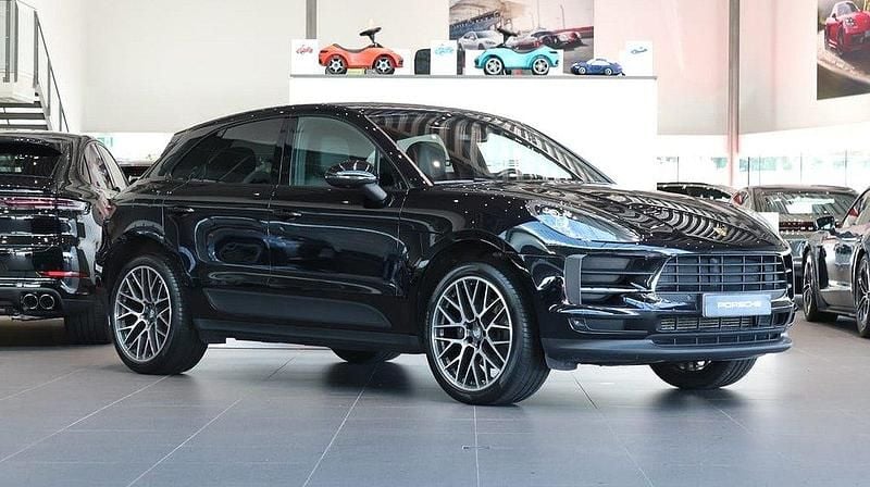 Svart Begagnad 2021 Porsche Macan SUV | 469 000 kr - Bild 1/4