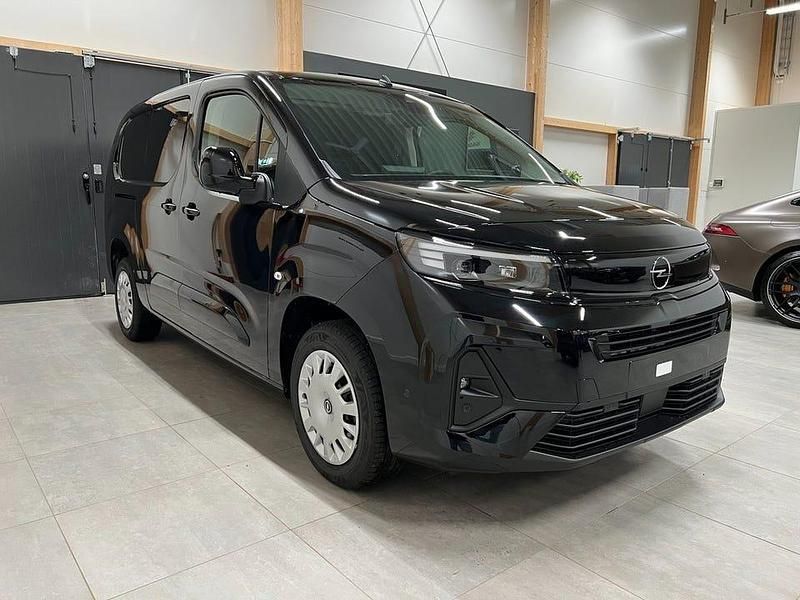 Ny Opel Combo 131 HK (96 kW) 2025 Svart Van